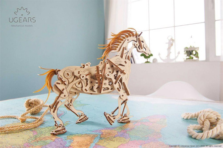 Koń-mechanoid Model mechaniczny do składania